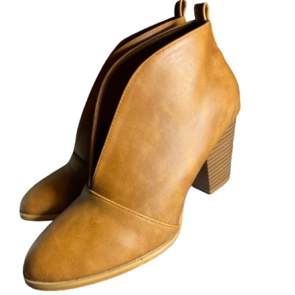 WEEBOO Faux leather chunk heel ankle boots